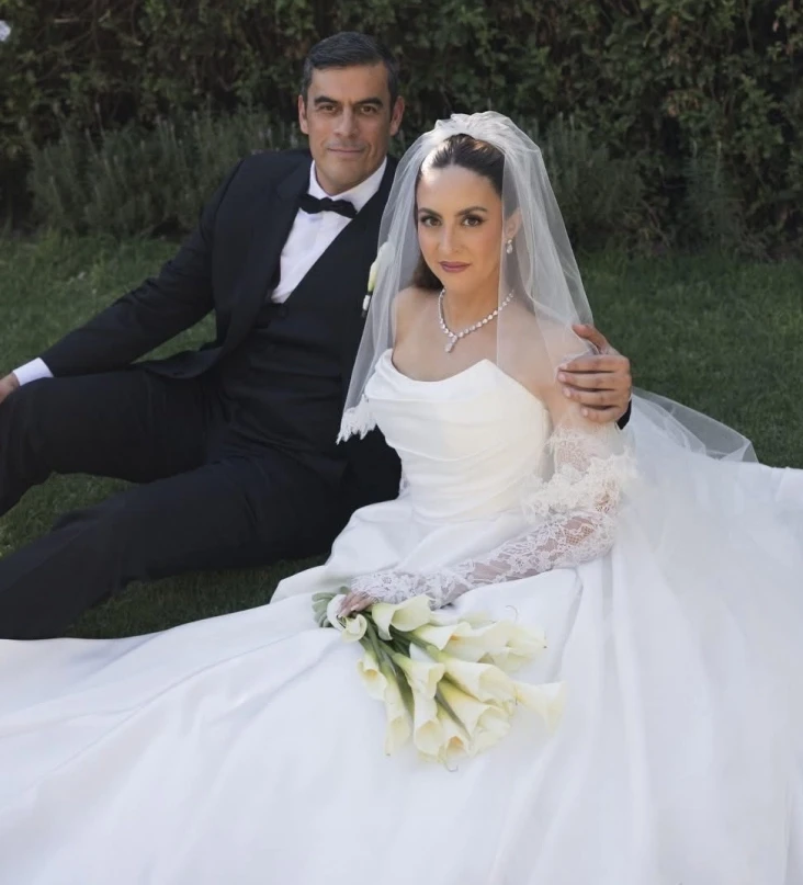 Сouple wearing a white gown and a black suit